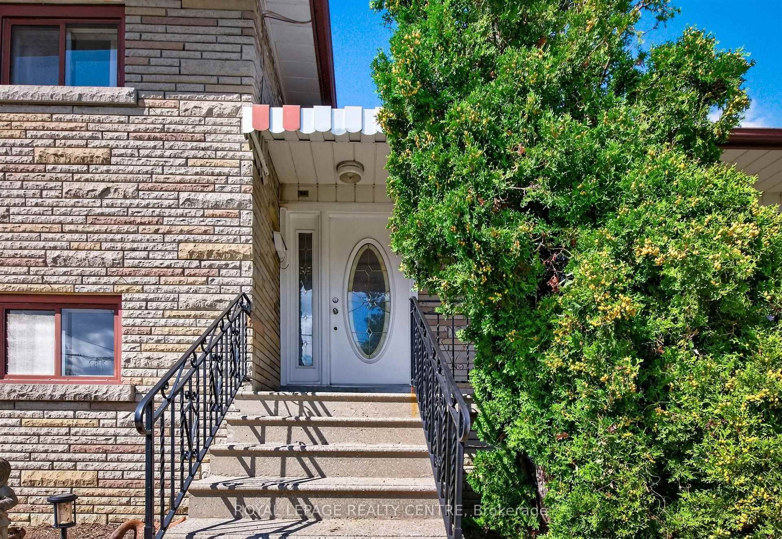 22 Euphrasia Drive • Toronto, ON photo 4
