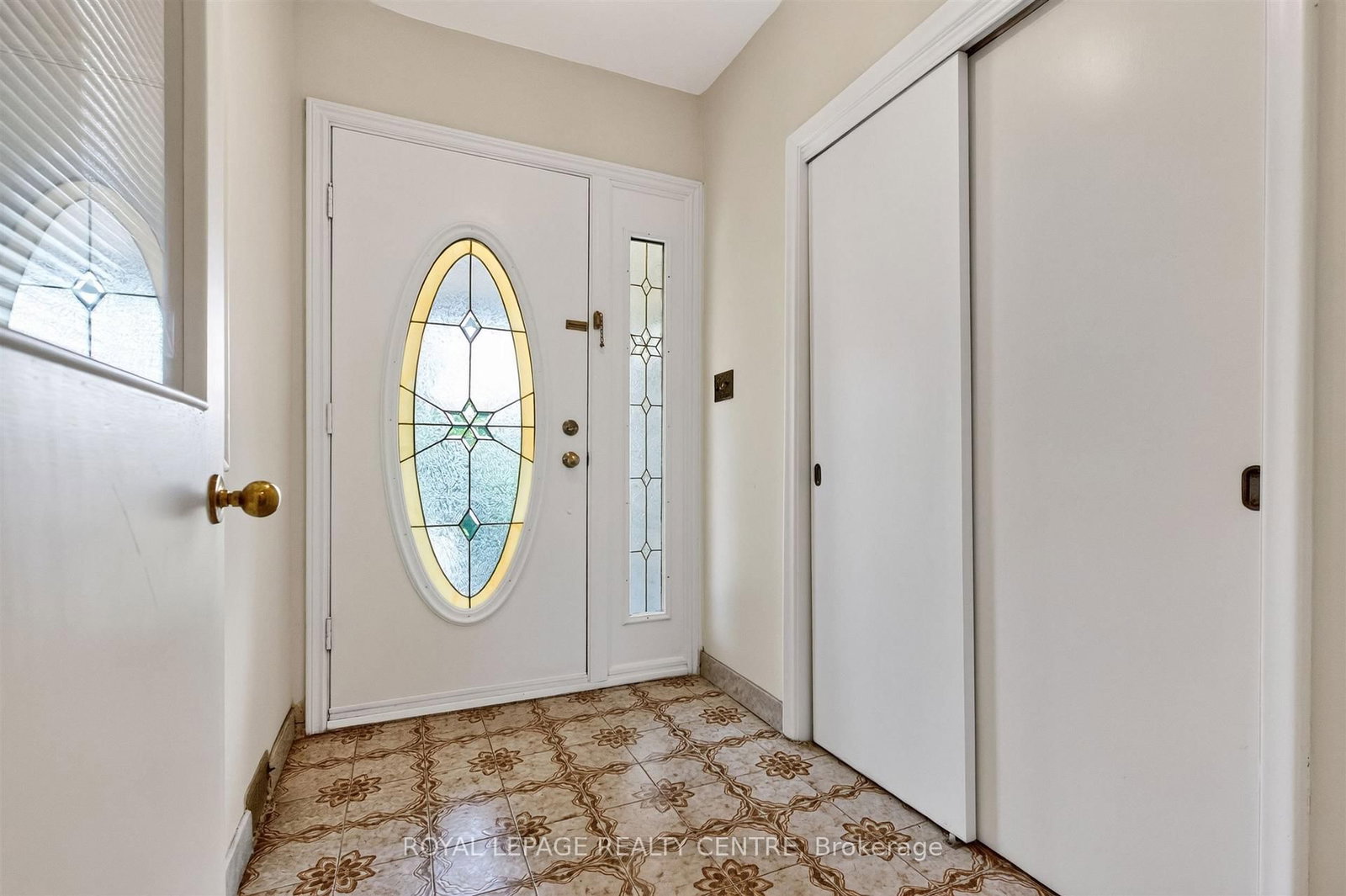 22 Euphrasia Drive • Toronto, ON photo 5