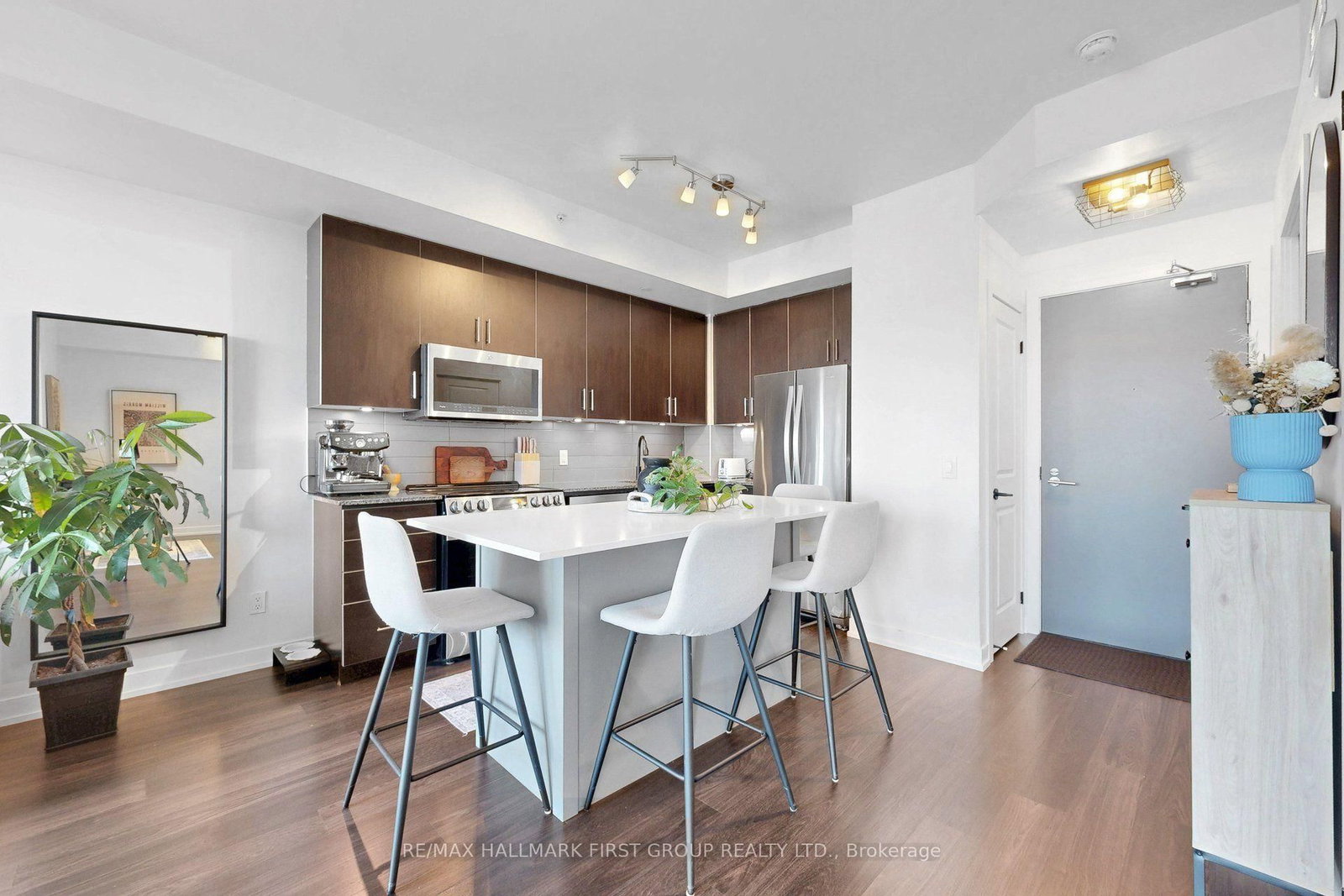 8 Fieldway Road • #505 • Toronto, ON photo 5