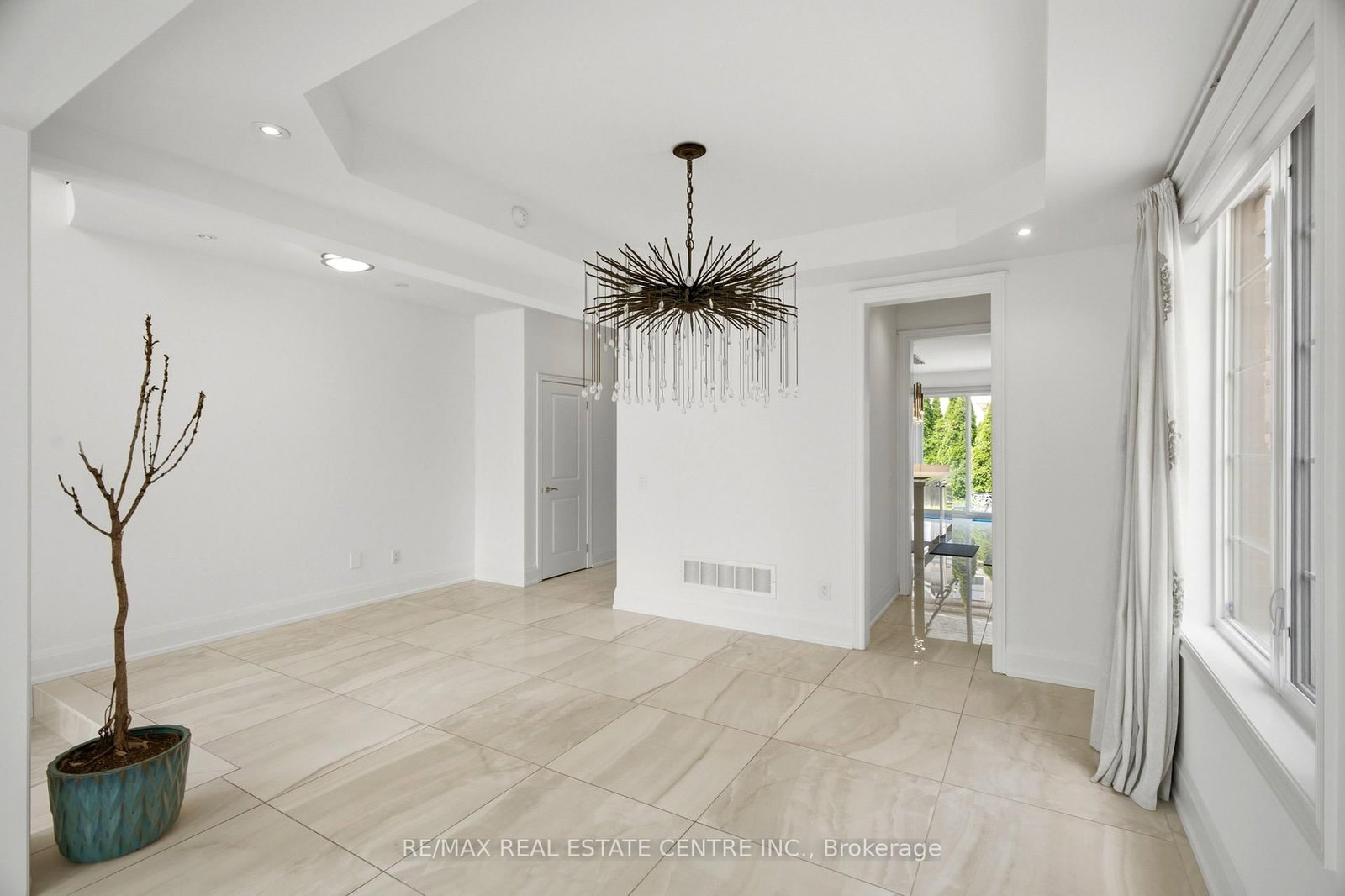 567 Bridgeview Road • Oakville, ON photo 8