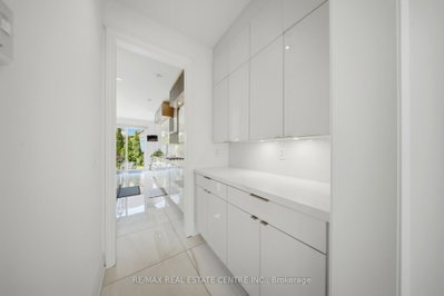 567 Bridgeview Road • Oakville, ON photo 9