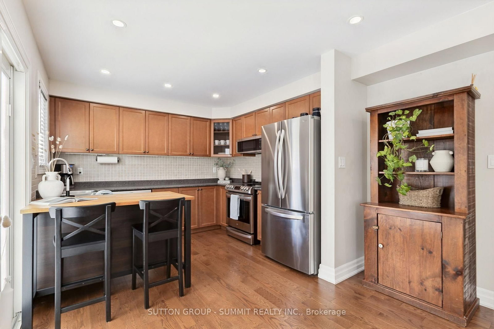 2163 SUTTON Drive • Burlington, ON photo 12