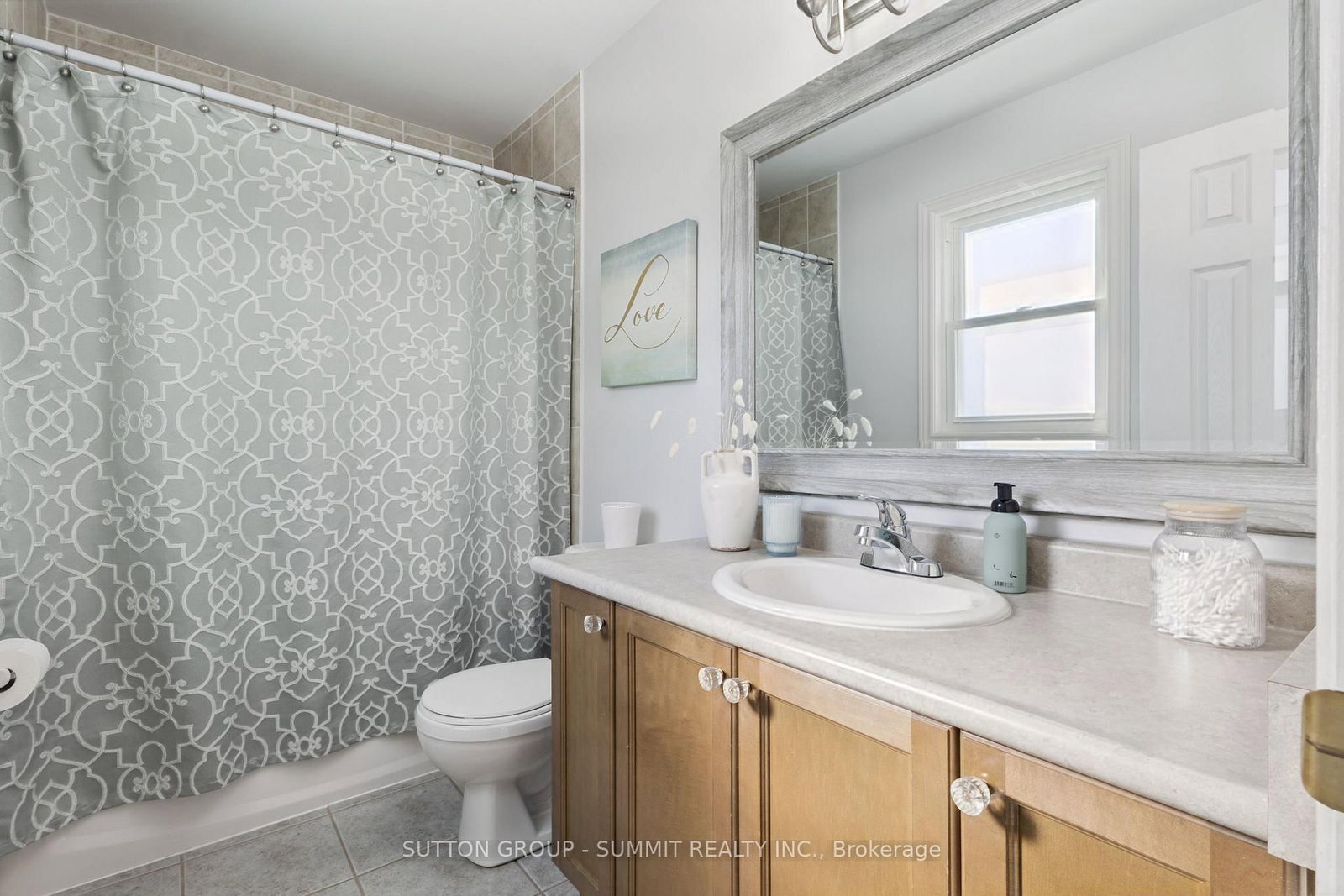 2163 SUTTON Drive • Burlington, ON photo 20