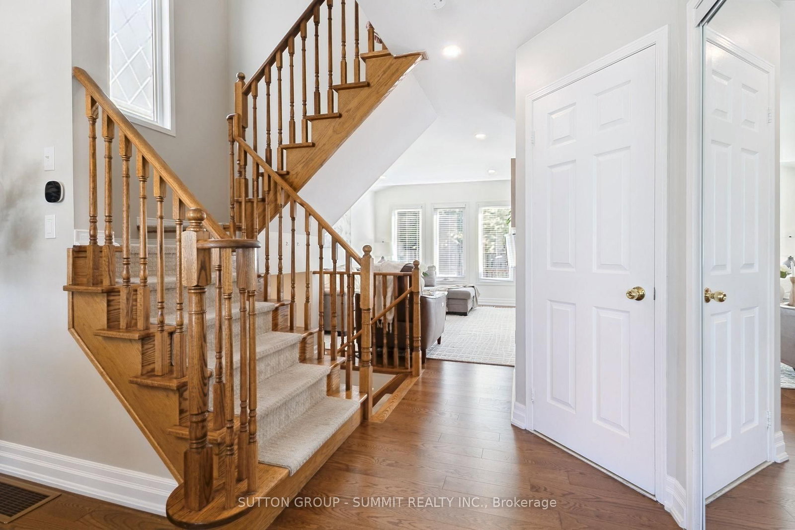 2163 SUTTON Drive • Burlington, ON photo 3