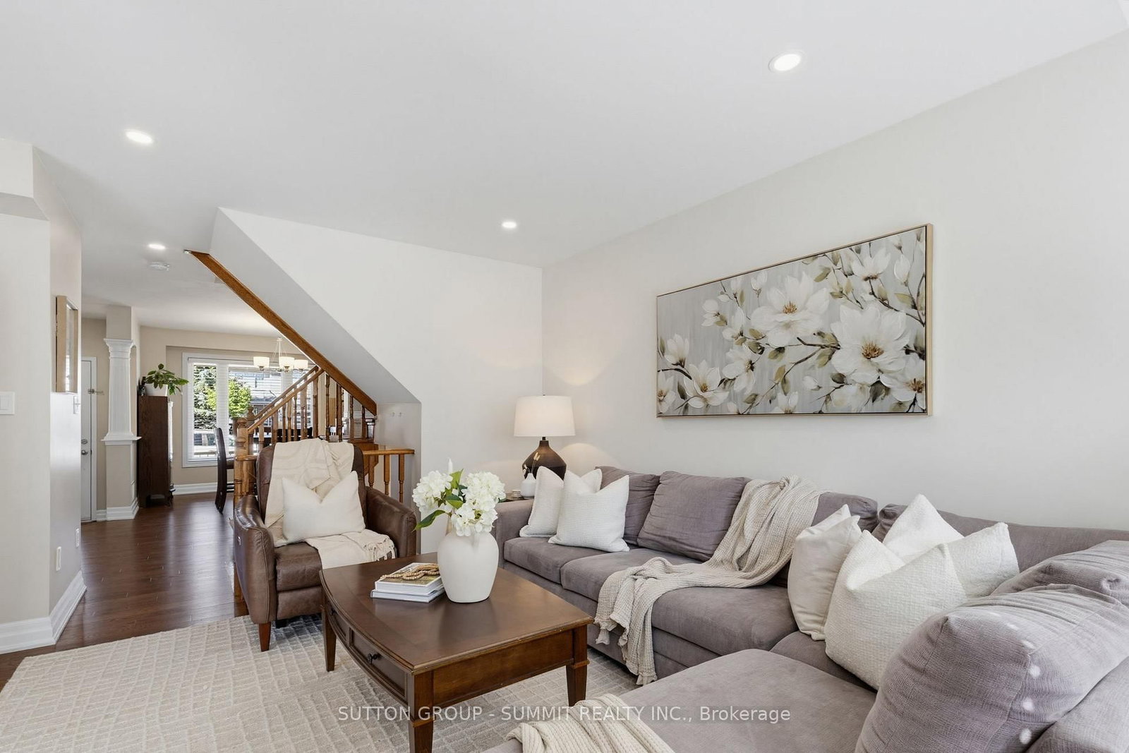 2163 SUTTON Drive • Burlington, ON photo 8