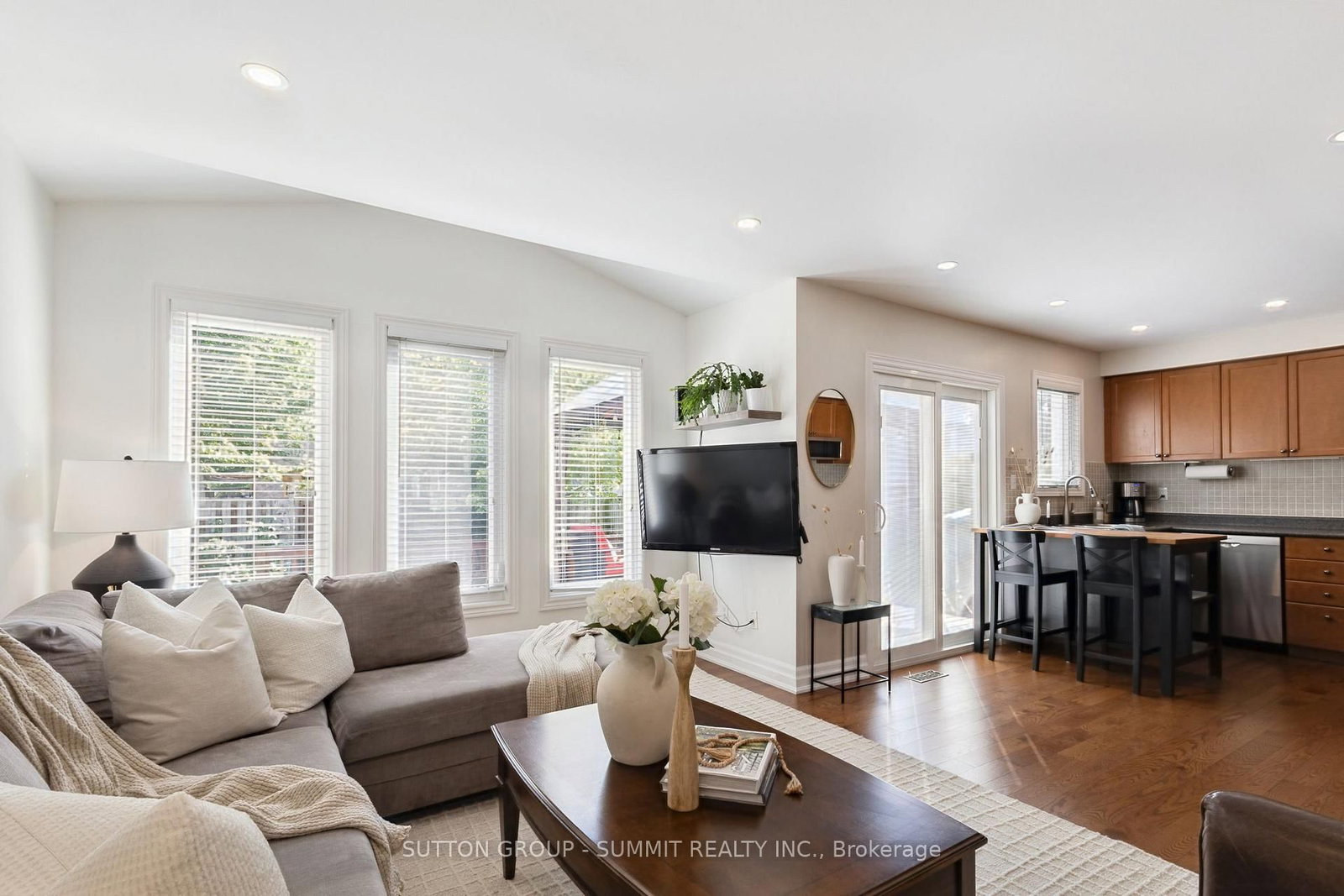 2163 SUTTON Drive • Burlington, ON photo 9