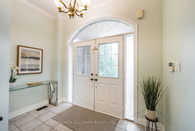 9 Flatbush Lane • Brampton, ON photo 4