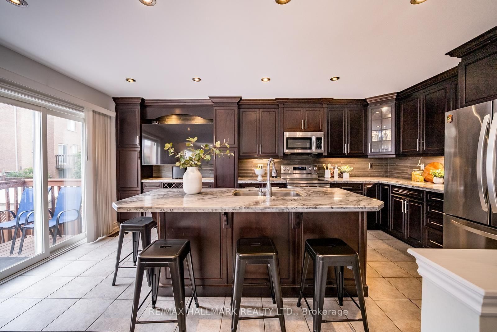 9 Flatbush Lane • Brampton, ON photo 8