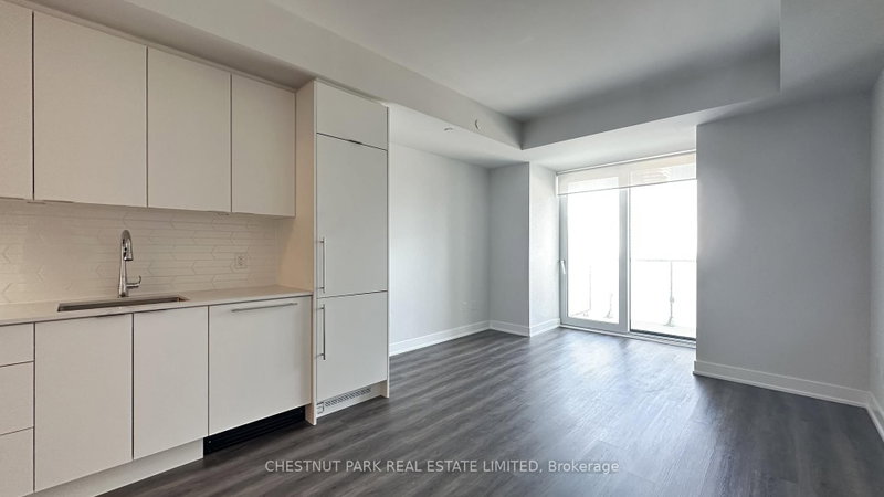 1305 - 430 Square One Drive