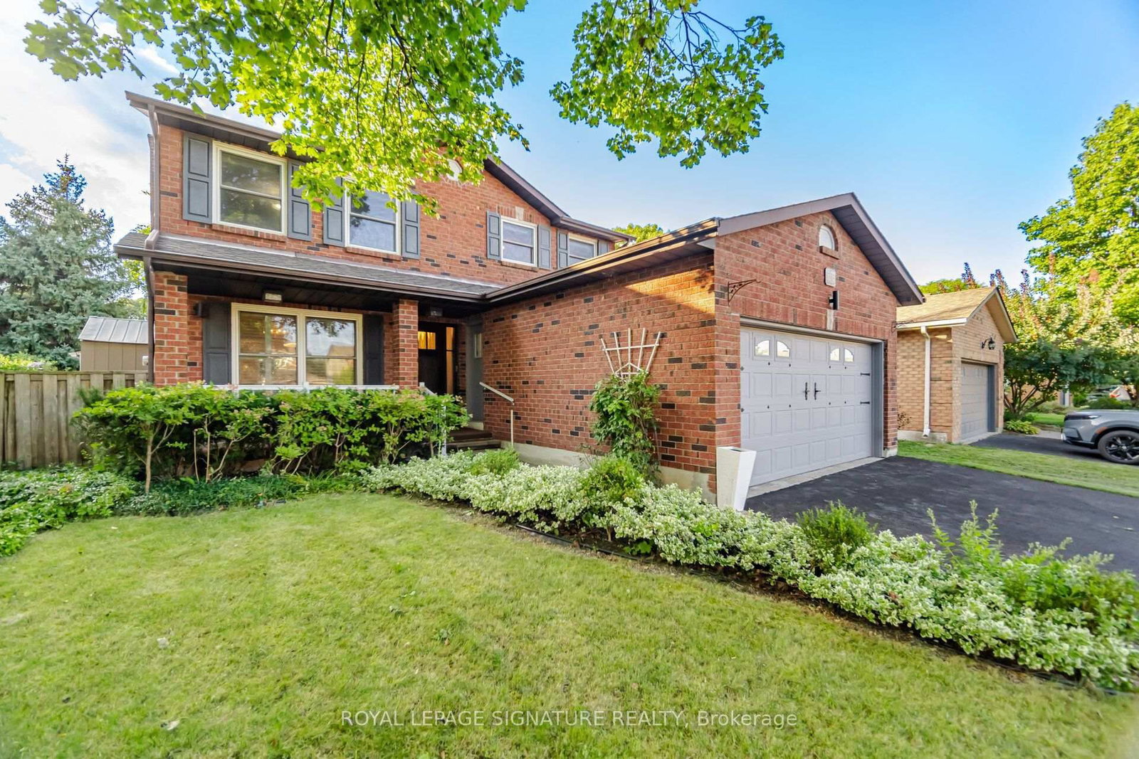 3217 Hazelwood Avenue • Burlington, ON photo 2