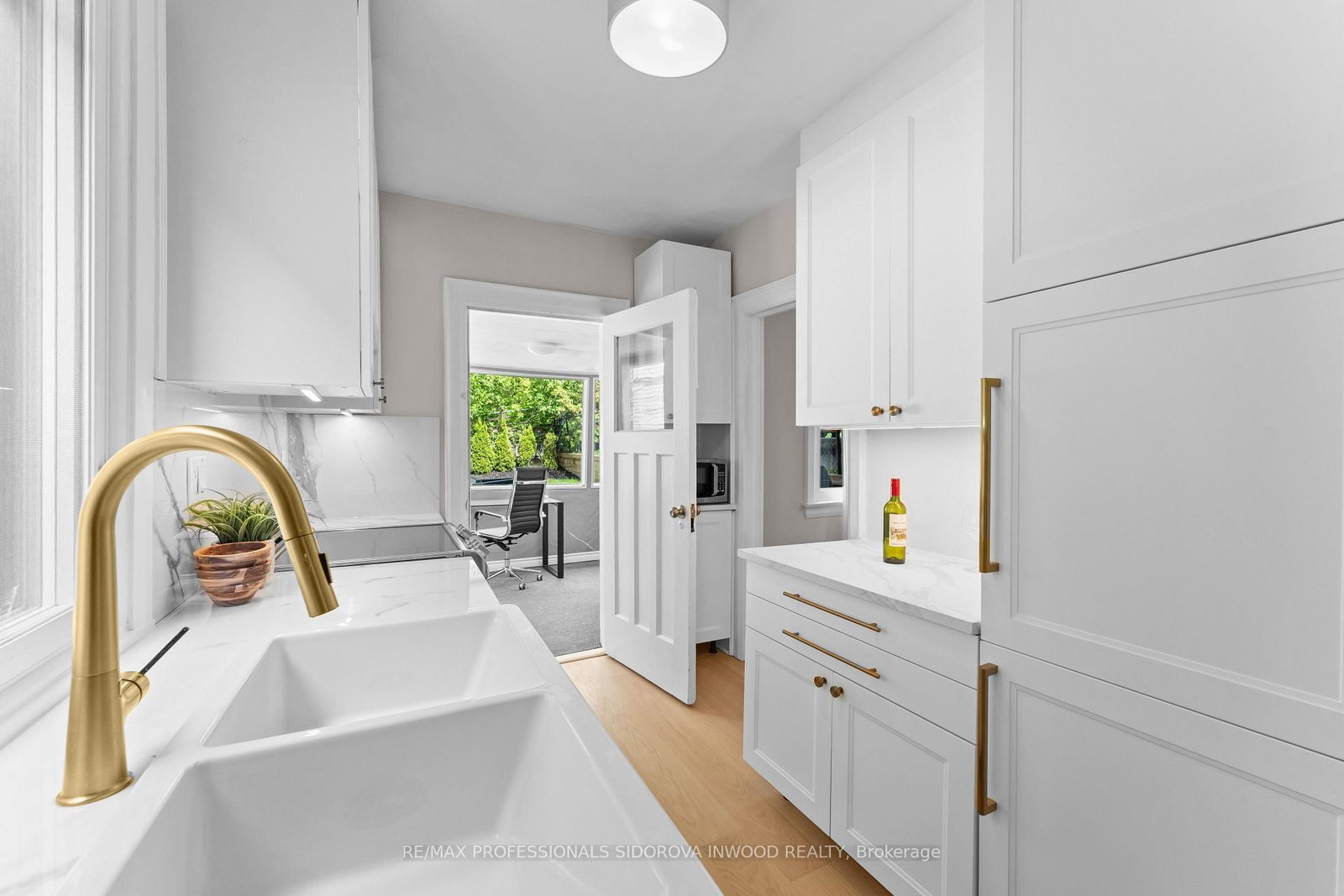 408 Glenlake Avenue • Toronto, ON photo 3