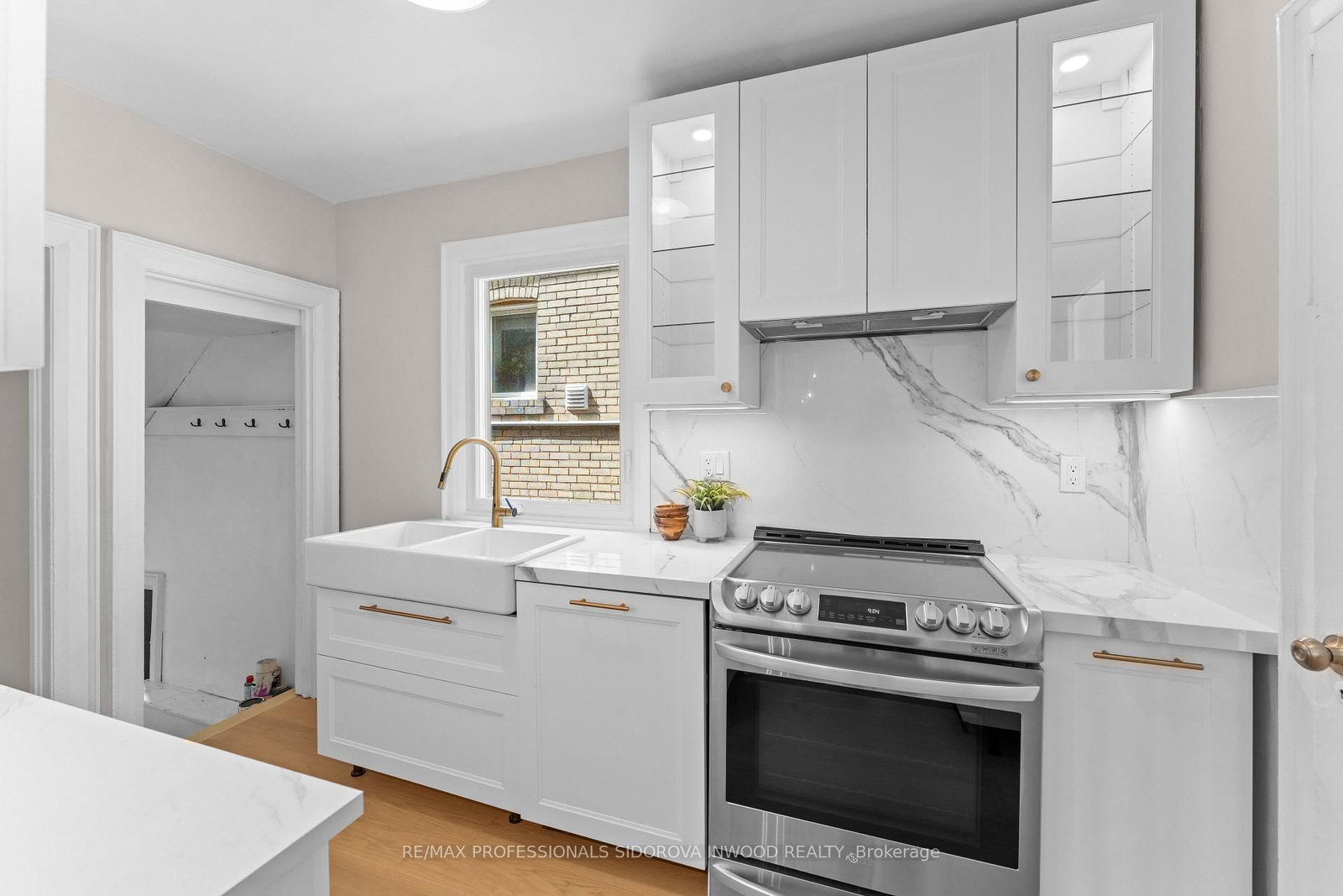 408 Glenlake Avenue • Toronto, ON photo 5