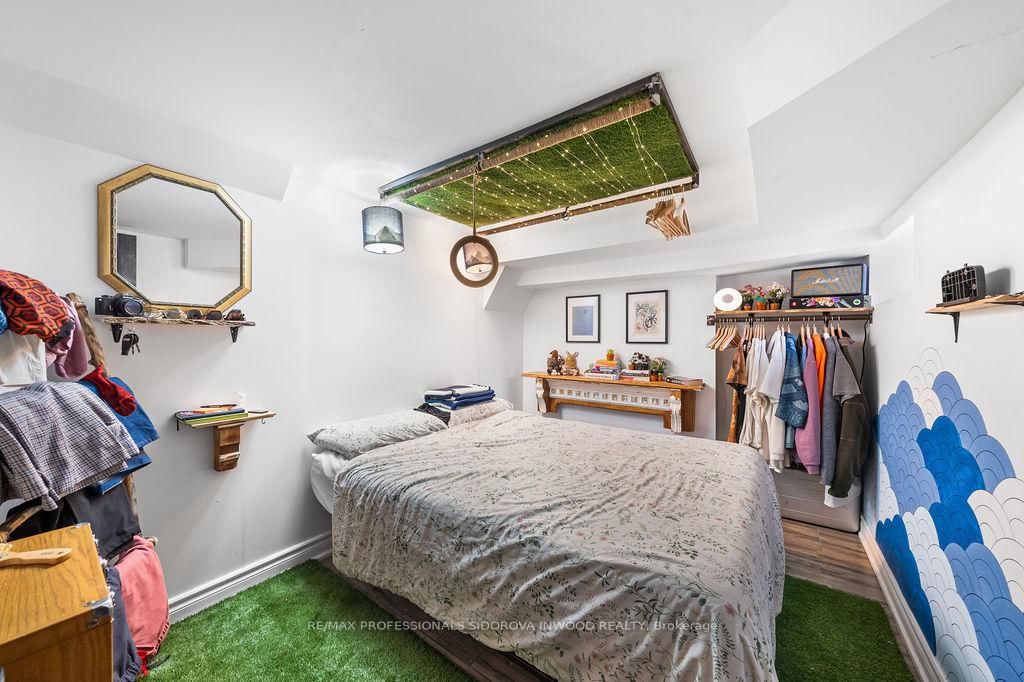 13 Spencer Avenue • Toronto, ON photo 35