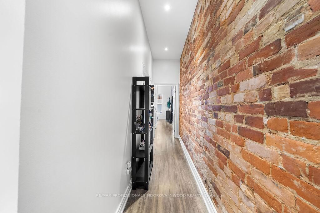 13 Spencer Avenue • Toronto, ON photo 9