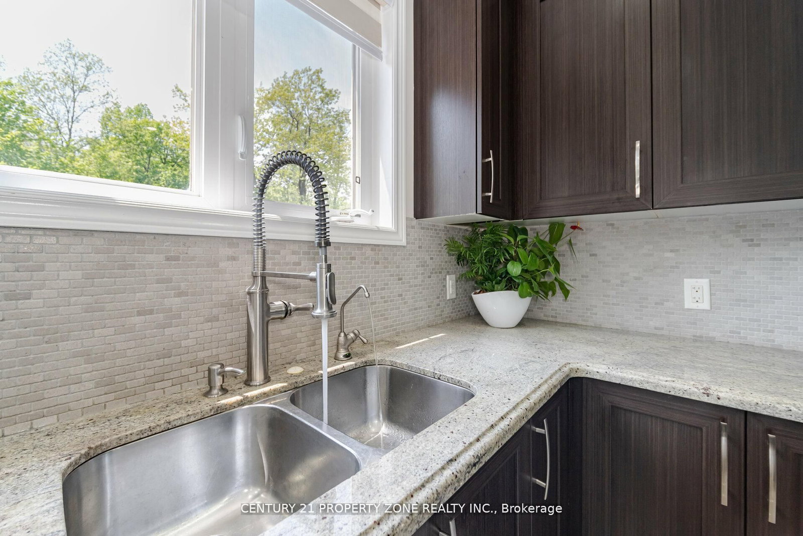 8 Teal Crest Circle • Brampton, ON photo 22