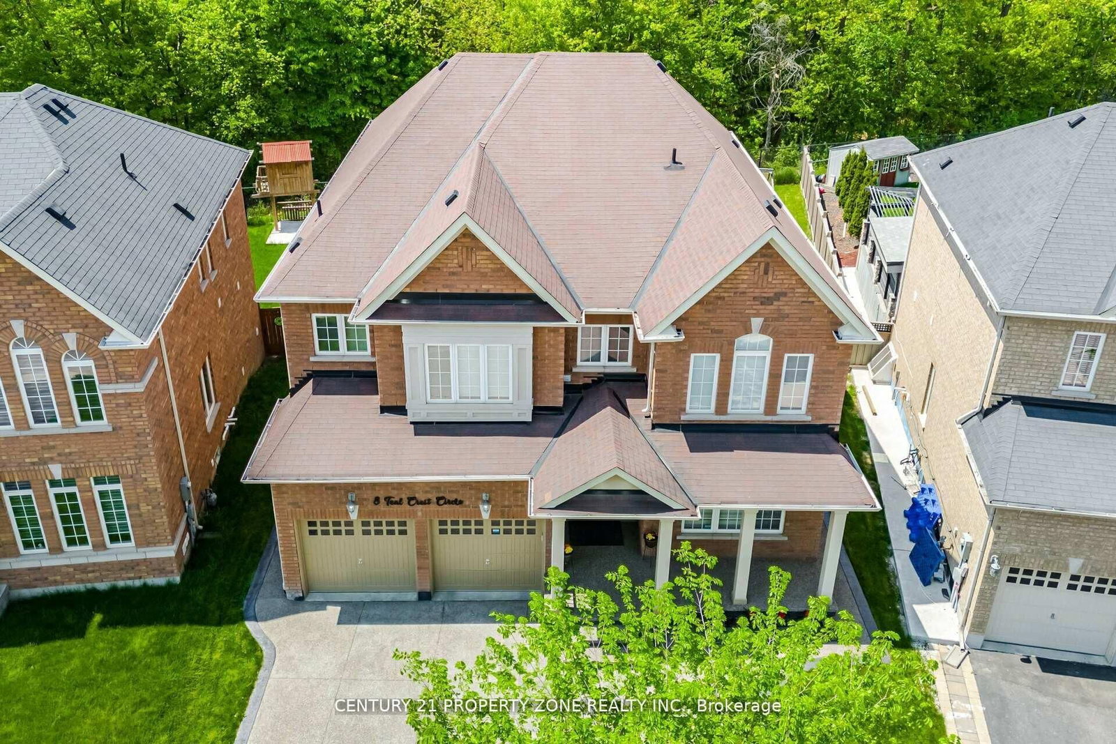 8 Teal Crest Circle • Brampton, ON photo 3