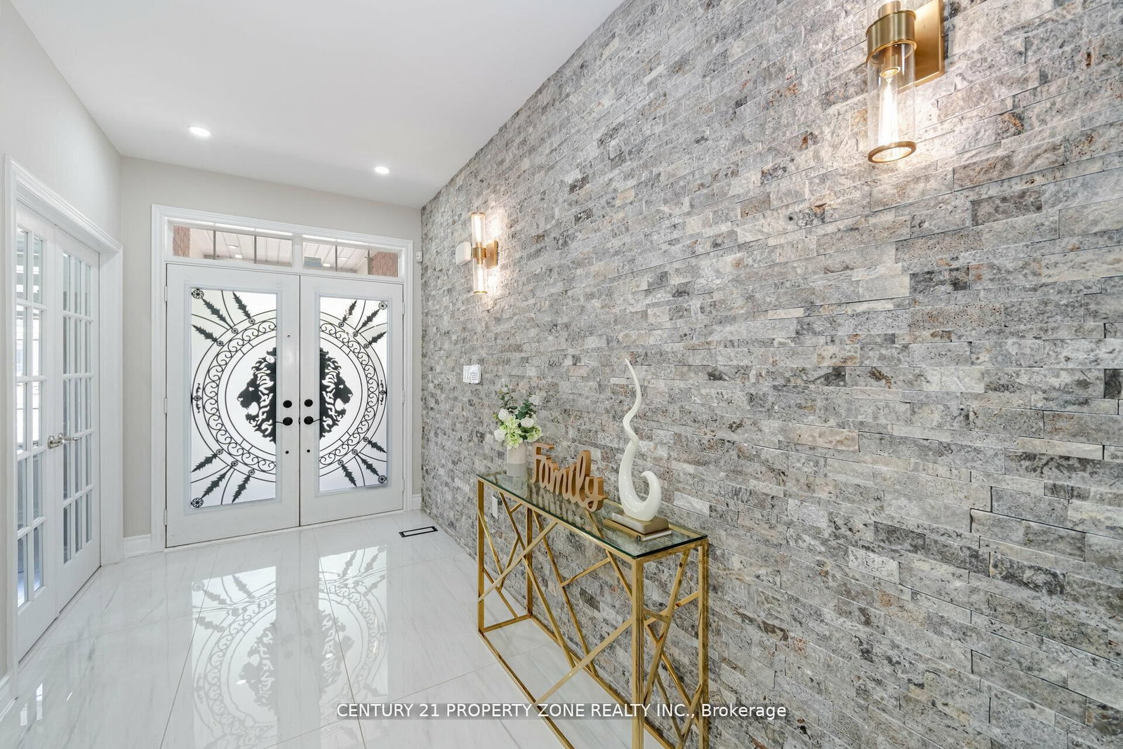 8 Teal Crest Circle • Brampton, ON photo 5
