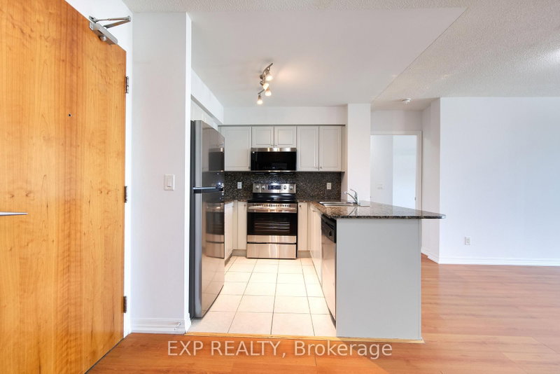 909 - 1403 Royal York Road
