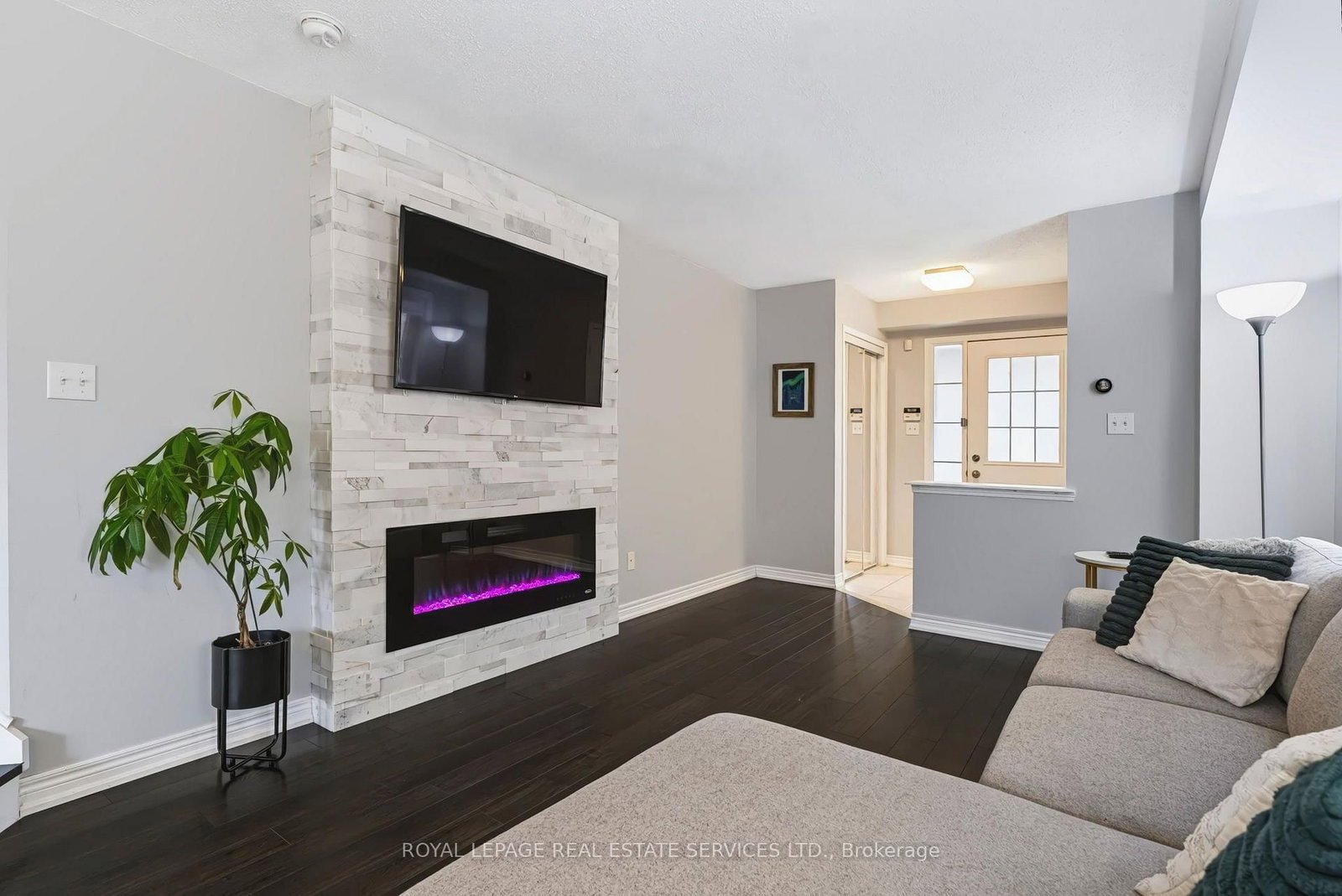 5856 Blue Spruce Avenue • Burlington, ON photo 11