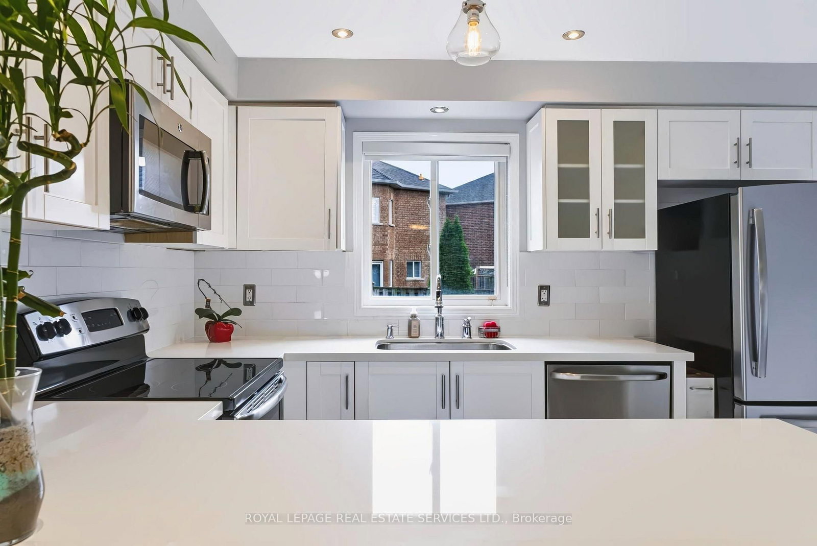 5856 Blue Spruce Avenue • Burlington, ON photo 13
