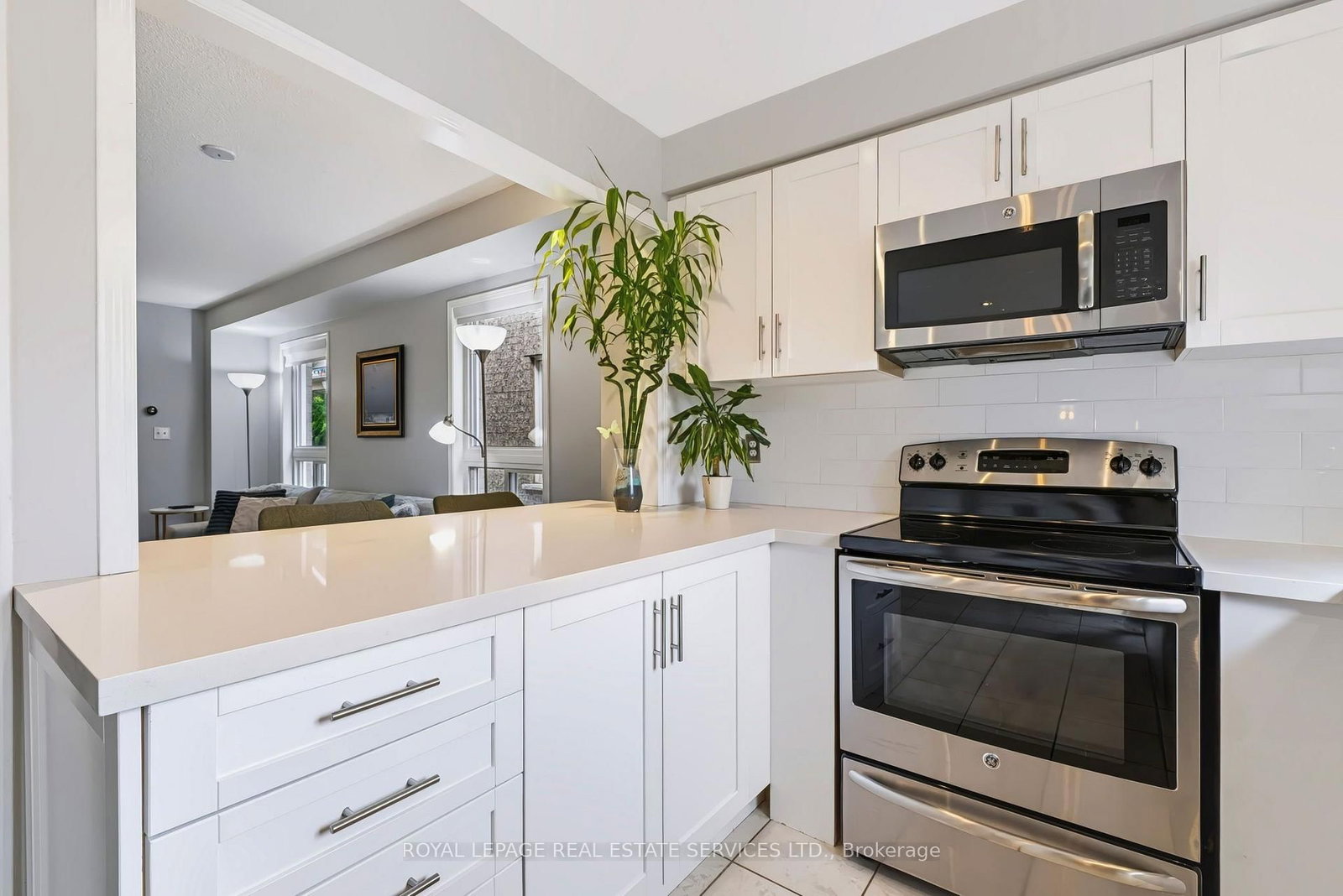 5856 Blue Spruce Avenue • Burlington, ON photo 16