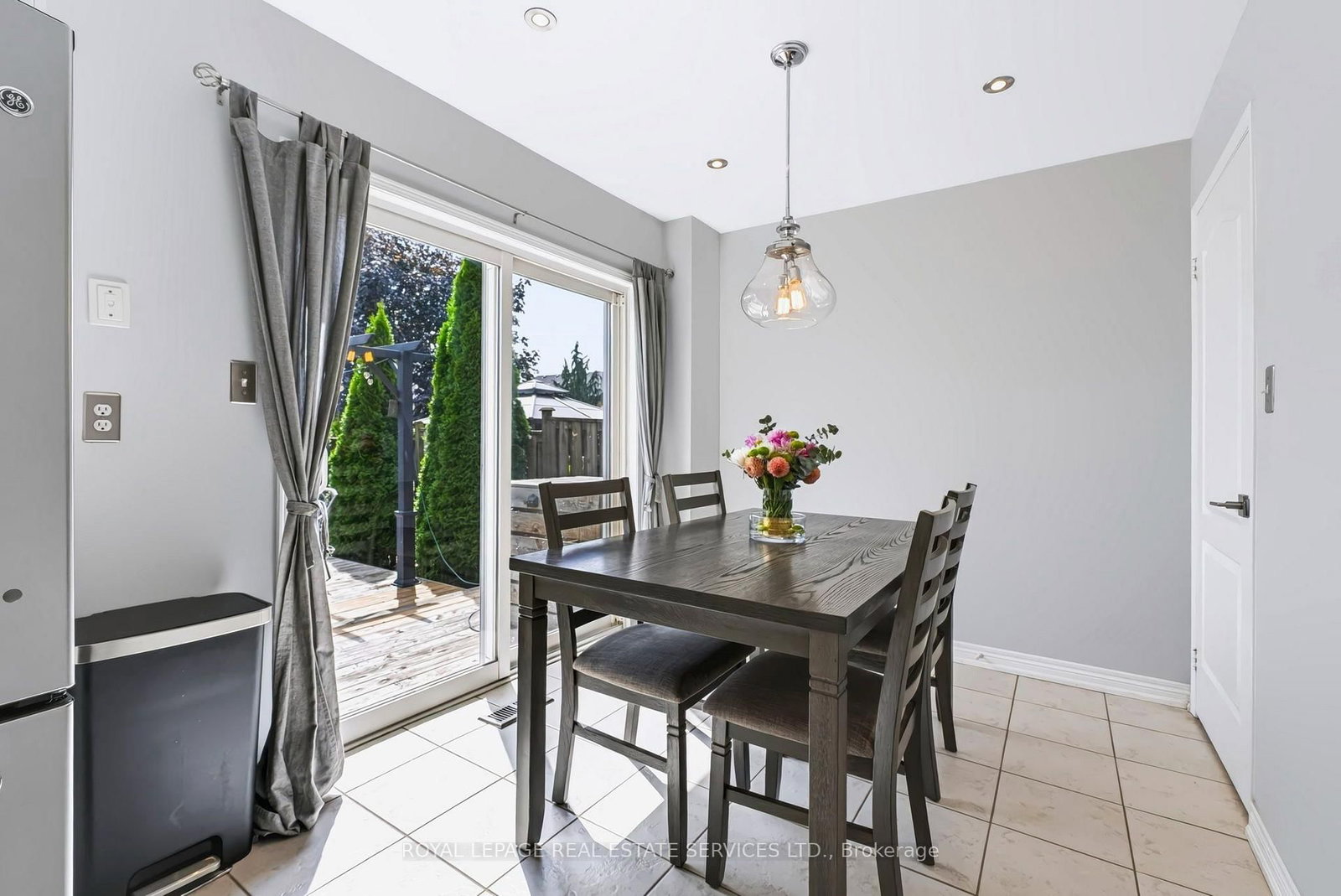 5856 Blue Spruce Avenue • Burlington, ON photo 18