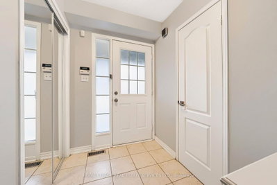 5856 Blue Spruce Avenue • Burlington, ON photo 6