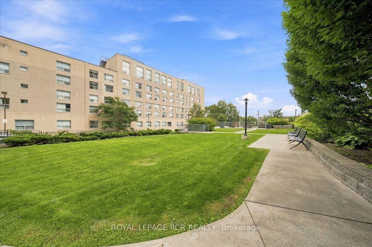 812 Lansdowne Avenue • #908 • Toronto, ON photo 32