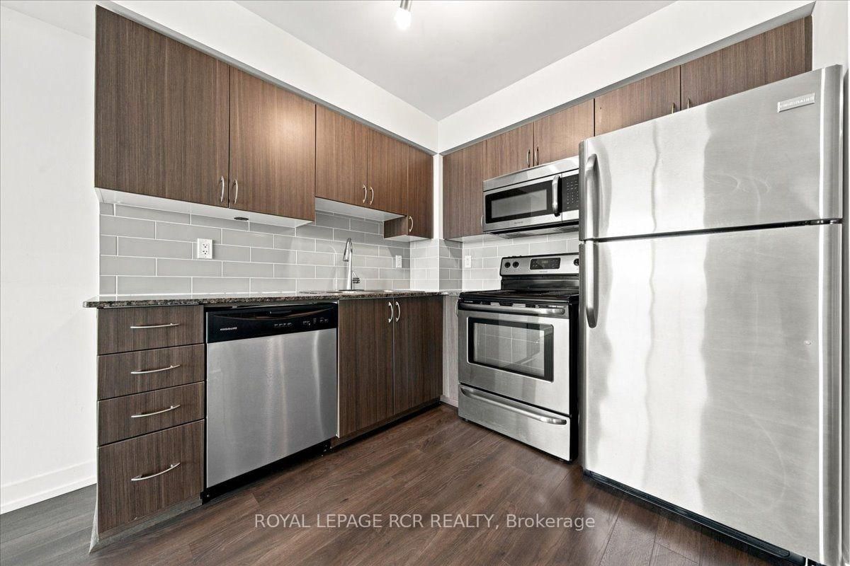 812 Lansdowne Avenue • #908 • Toronto, ON photo 6