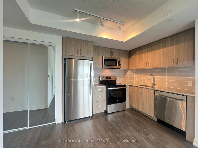 1002 - 4010 Eglinton Avenue W