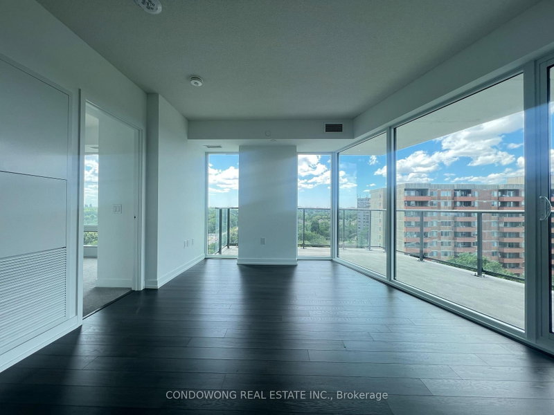 1002 - 4010 Eglinton Avenue W