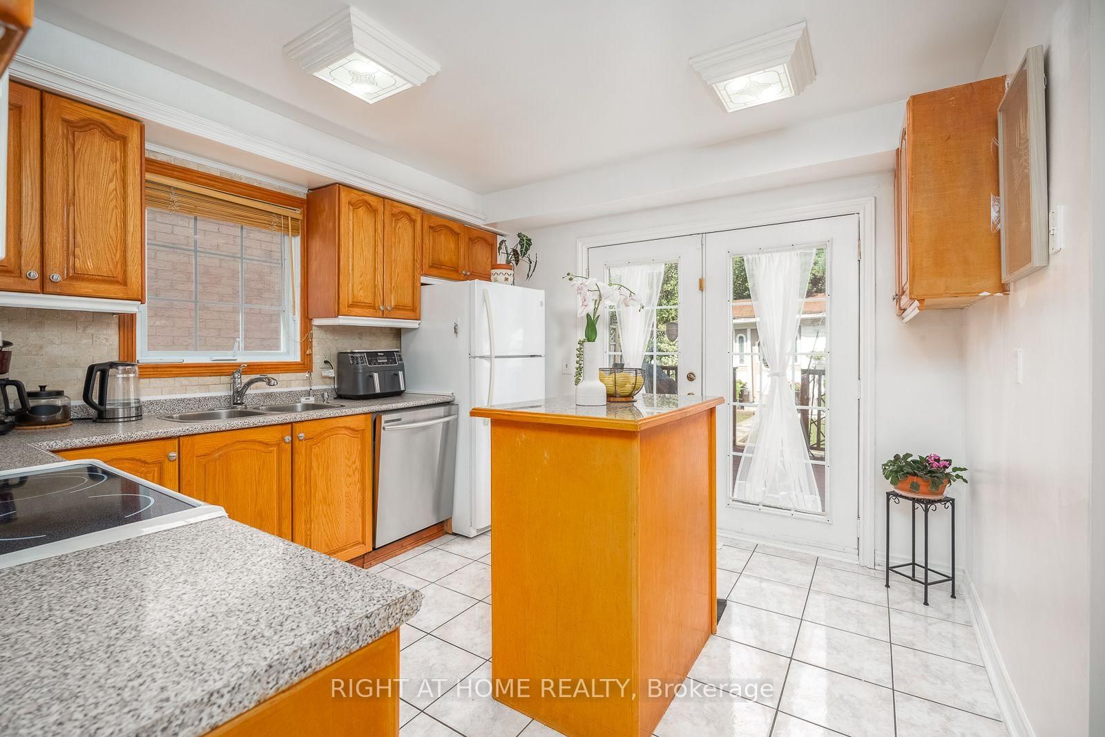 54 Niagara Place • Brampton, ON photo 13