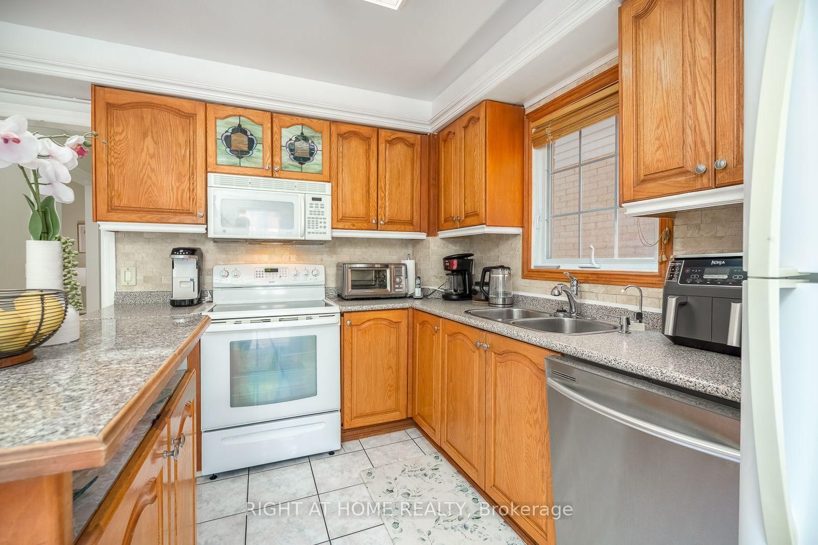 54 Niagara Place • Brampton, ON photo 15