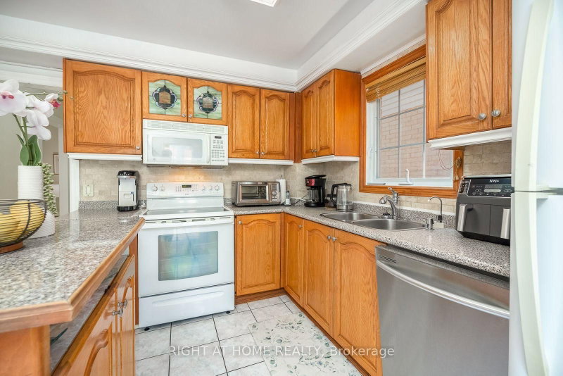 54 Niagara Brampton,ON L6S 4Y8 — Photo 15