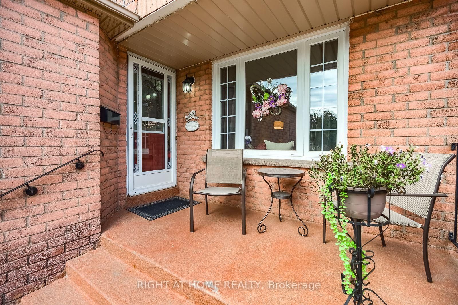 54 Niagara Place • Brampton, ON photo 4