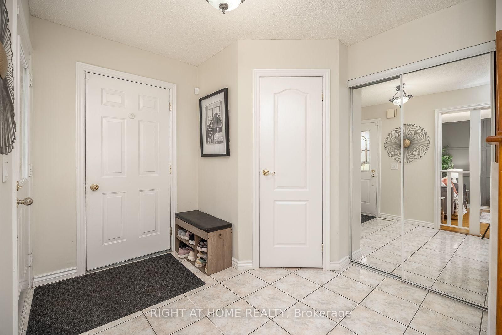 54 Niagara Place • Brampton, ON photo 8