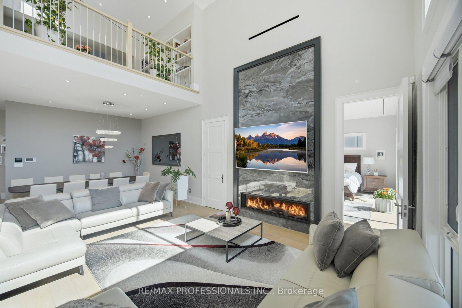 466 The Kingsway • Toronto, ON photo 12