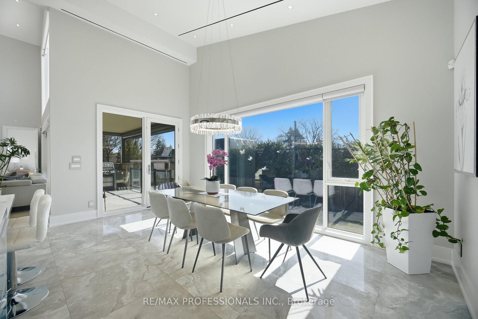 466 The Kingsway • Toronto, ON photo 20