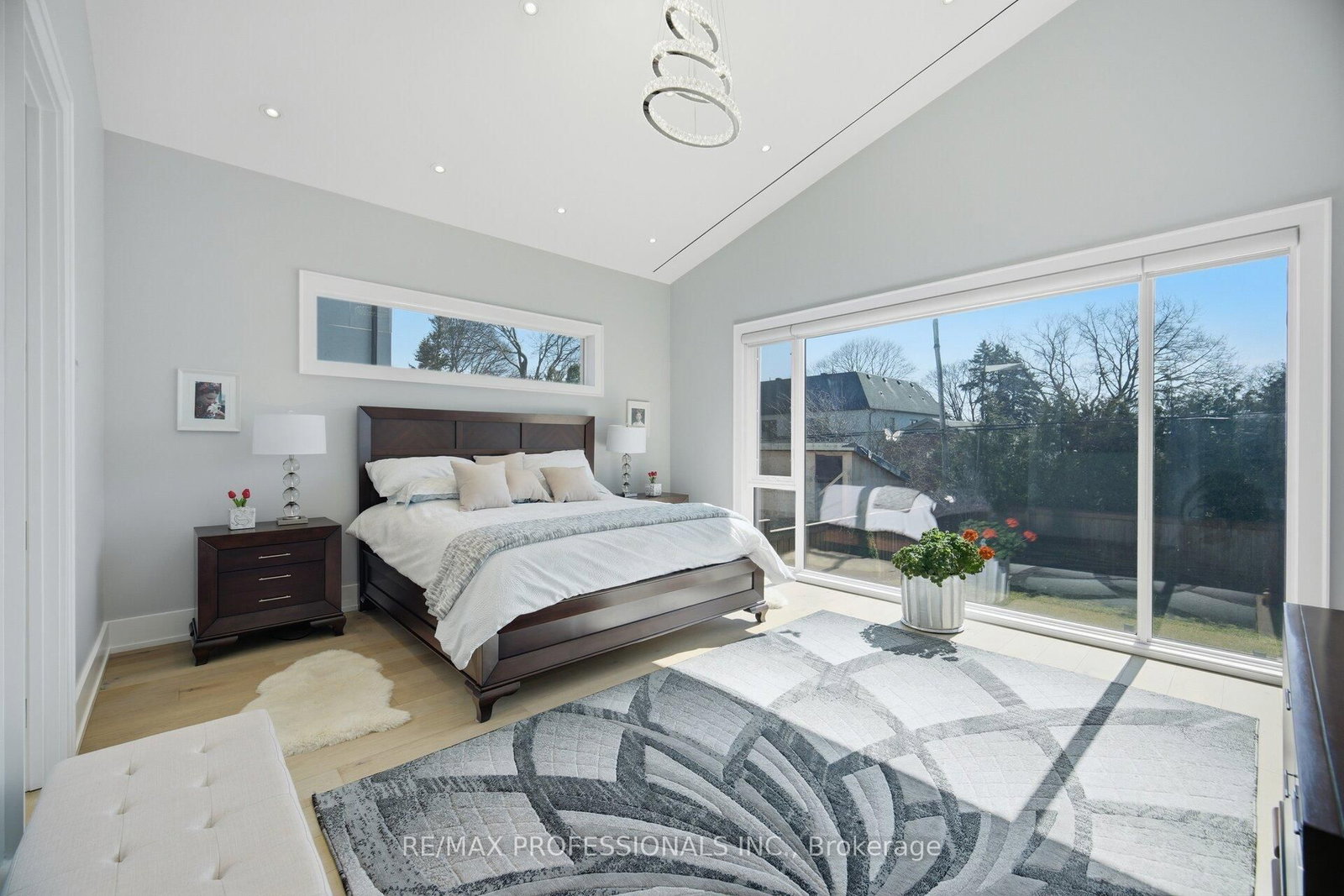 466 The Kingsway • Toronto, ON photo 22