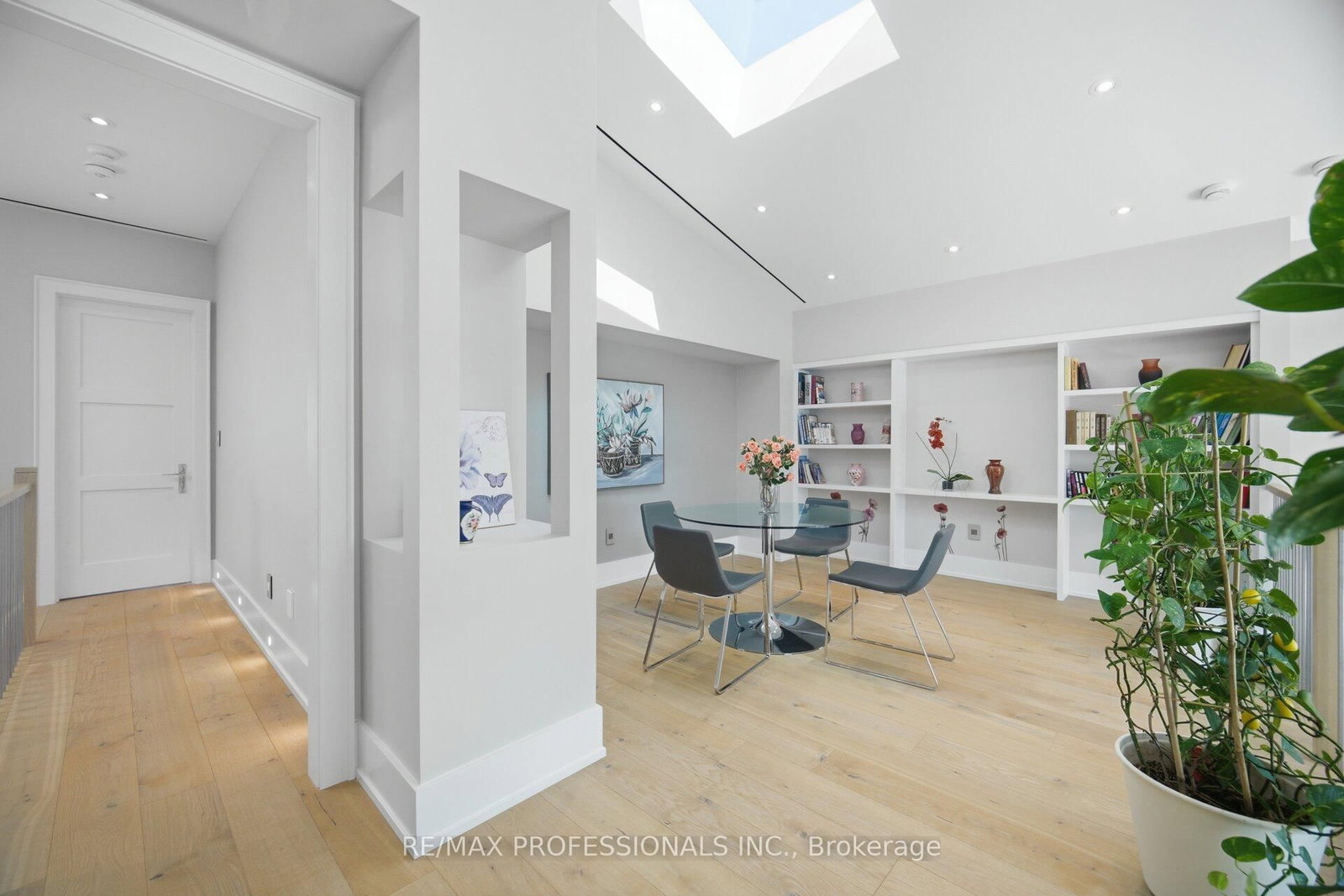 466 The Kingsway • Toronto, ON photo 35