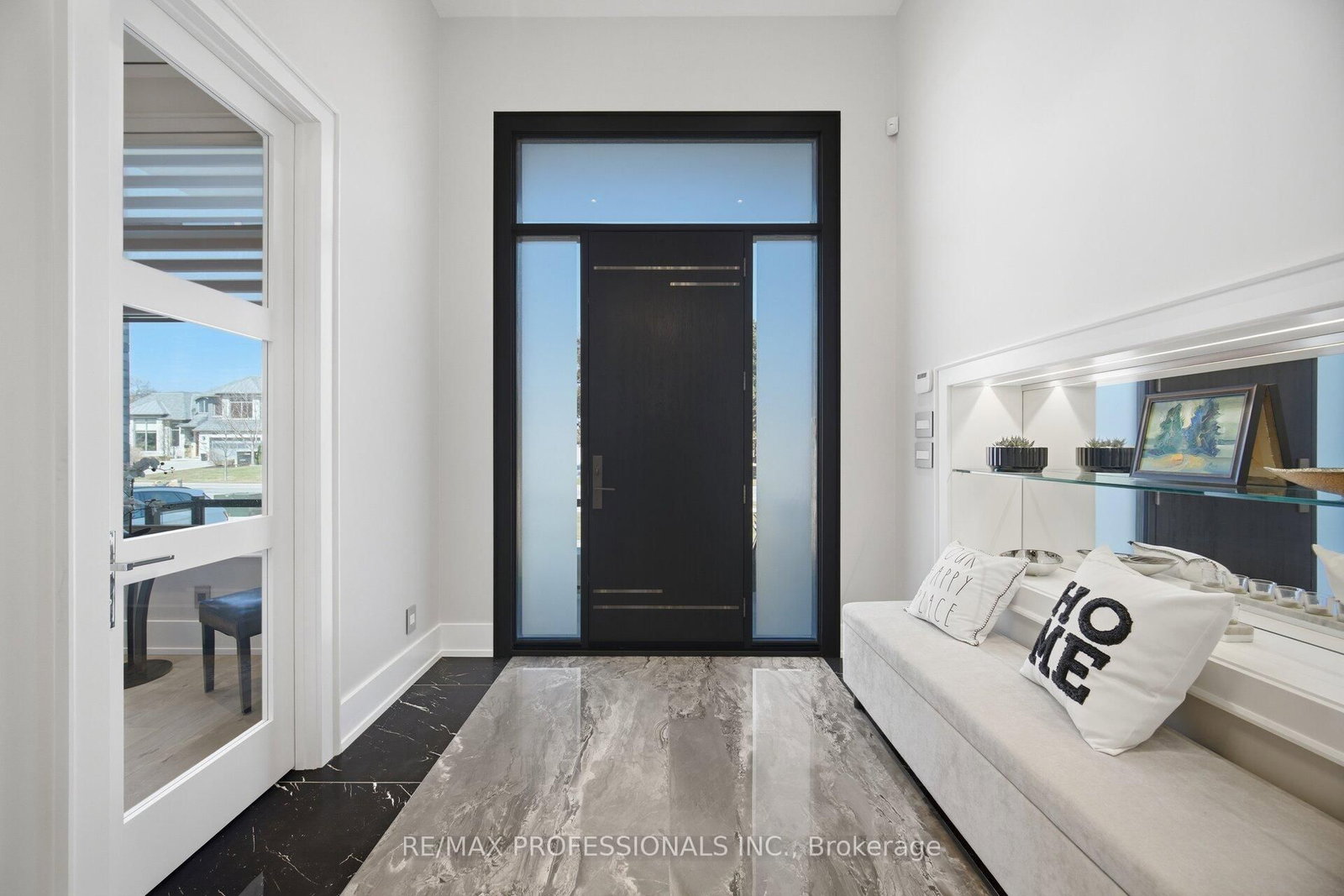 466 The Kingsway • Toronto, ON photo 4
