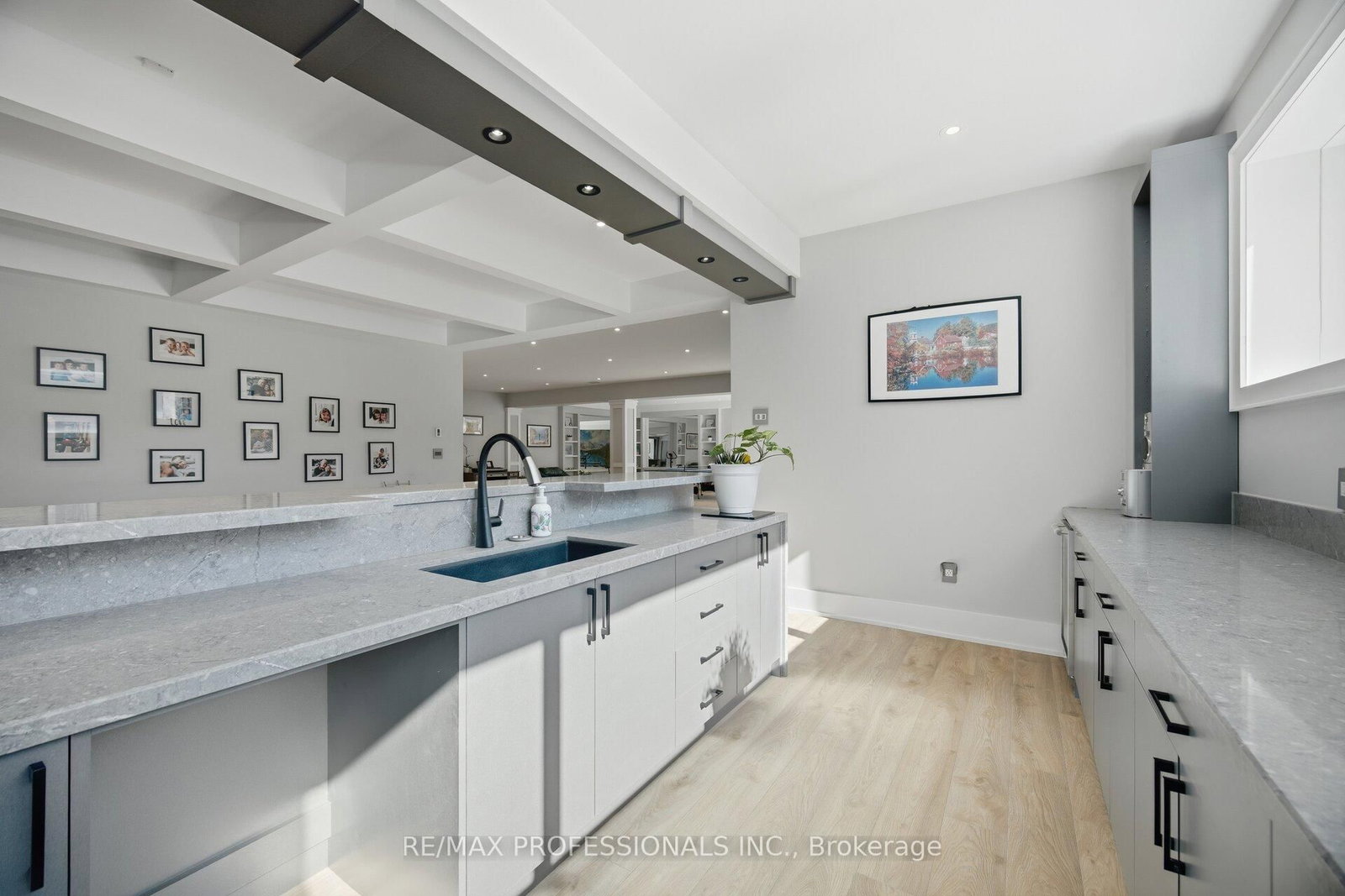 466 The Kingsway • Toronto, ON photo 43