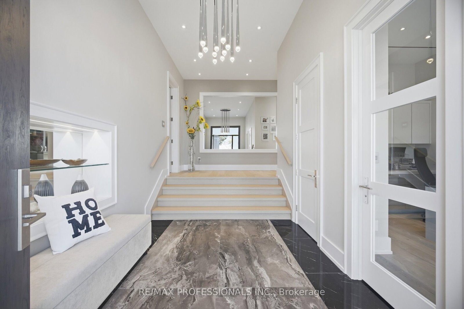466 The Kingsway • Toronto, ON photo 5