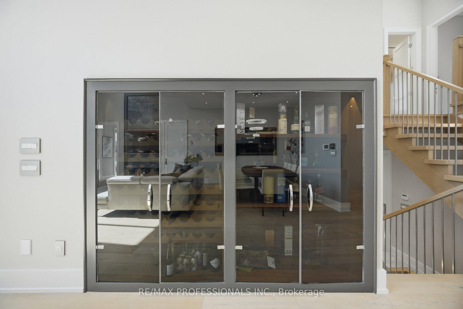 466 The Kingsway • Toronto, ON photo 8
