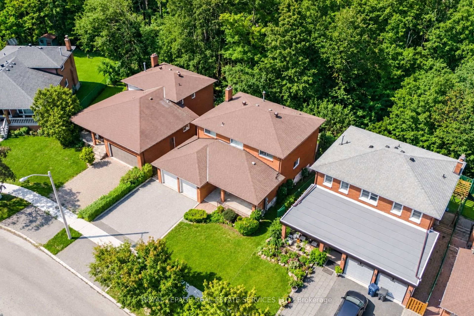 124 Stilecroft Drive • Toronto, ON photo 2