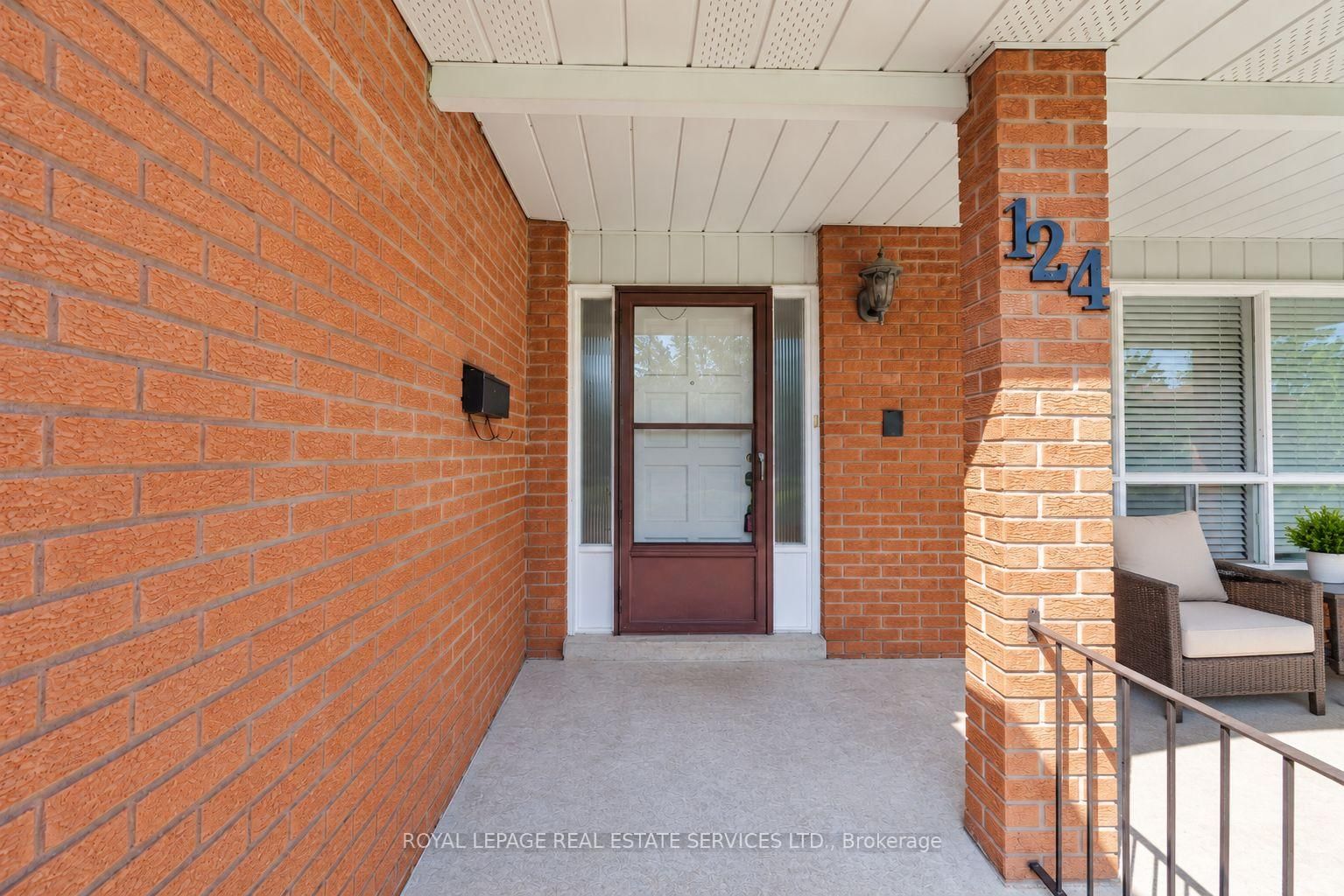 124 Stilecroft Drive • Toronto, ON photo 5