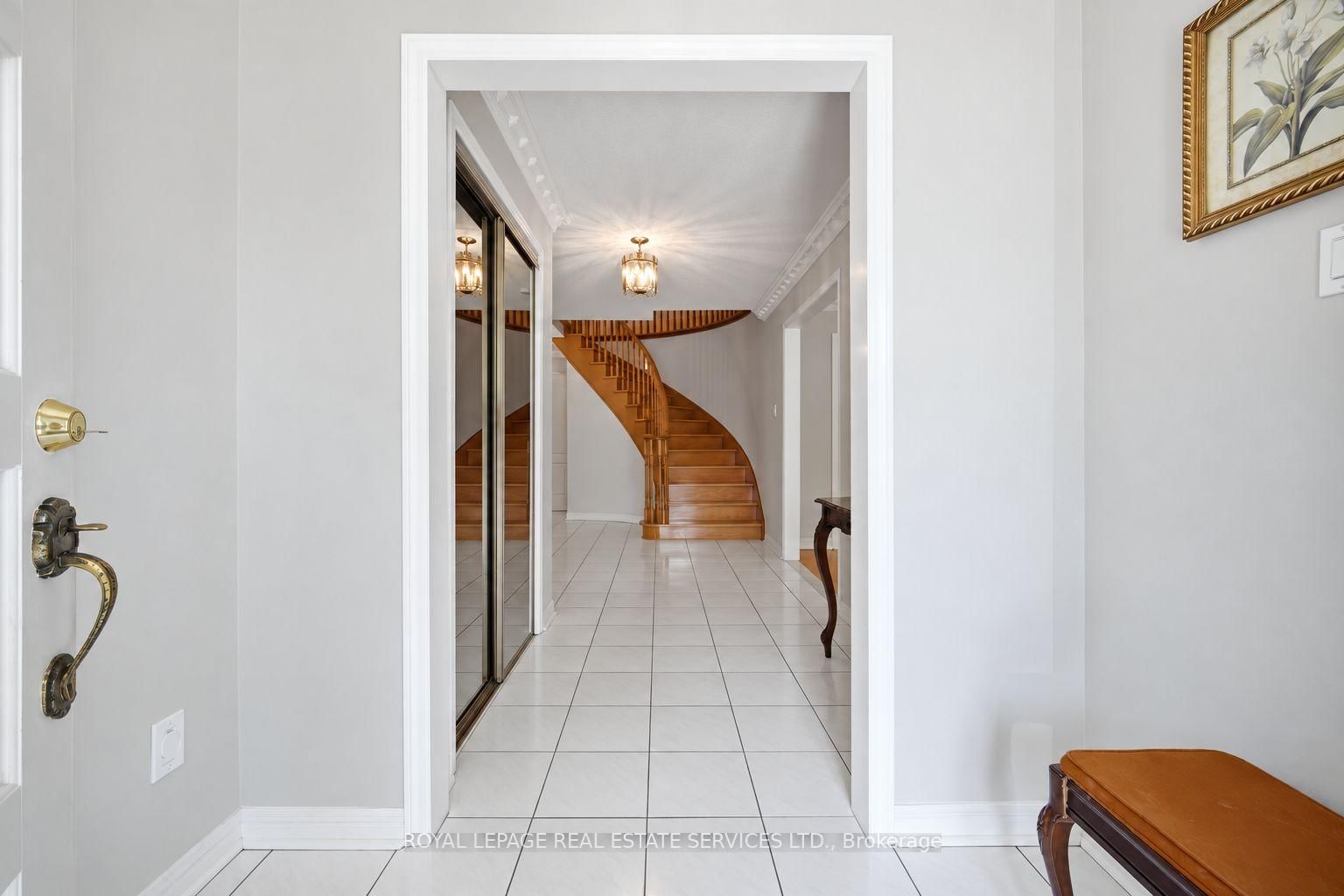 124 Stilecroft Drive • Toronto, ON photo 6