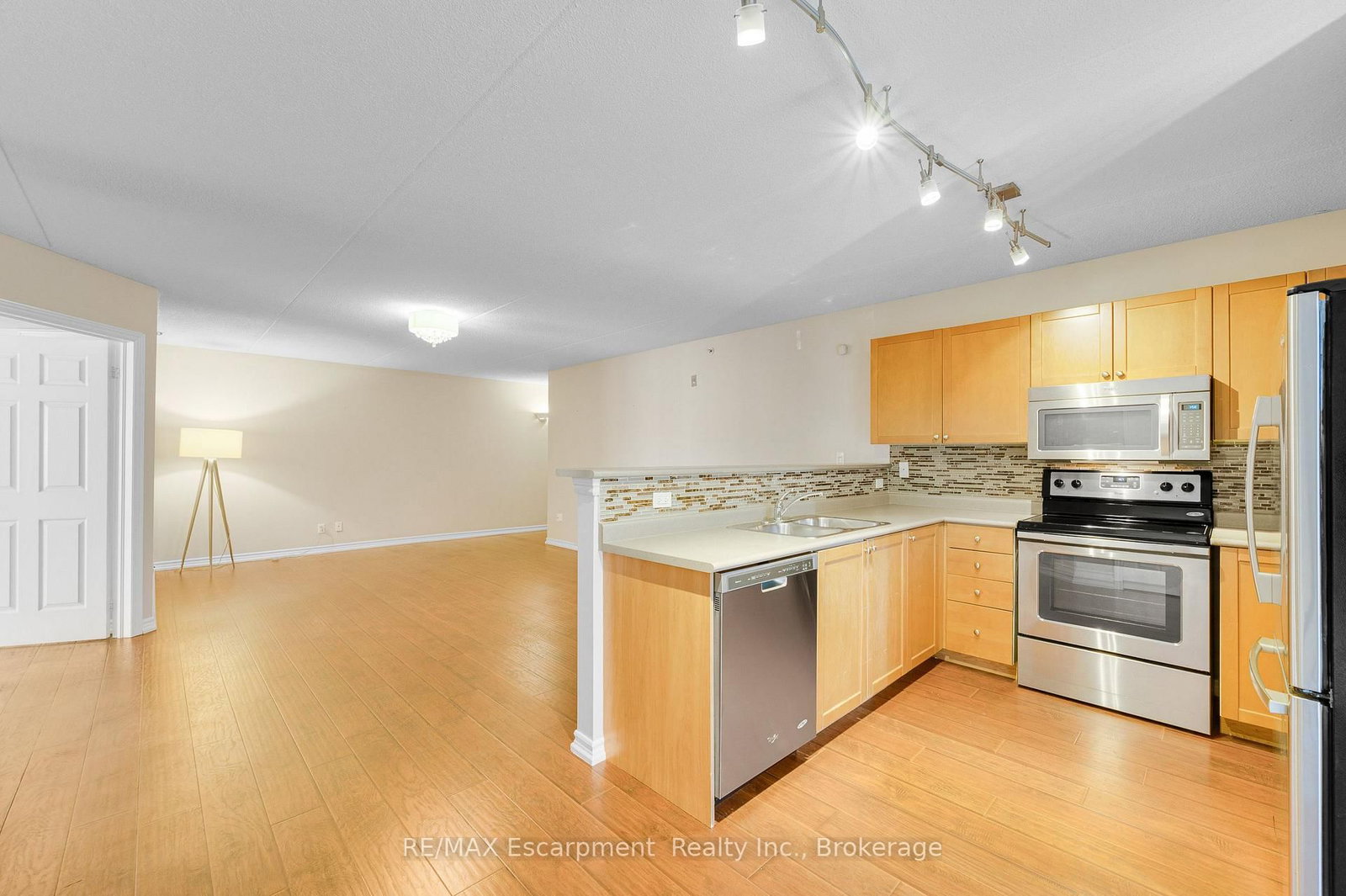 2075 Appleby Line • #102 • Burlington, ON photo 11