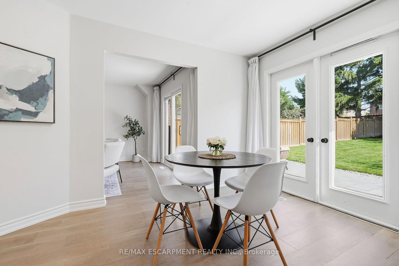 551 Deerhurst Drive • Burlington, ON photo 16
