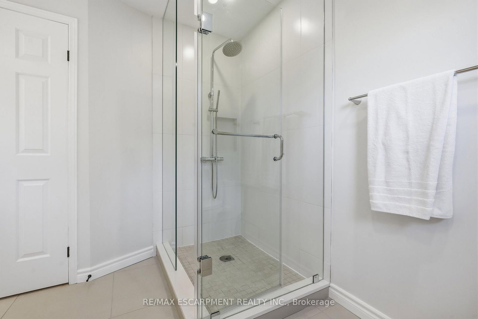 551 Deerhurst Drive • Burlington, ON photo 23